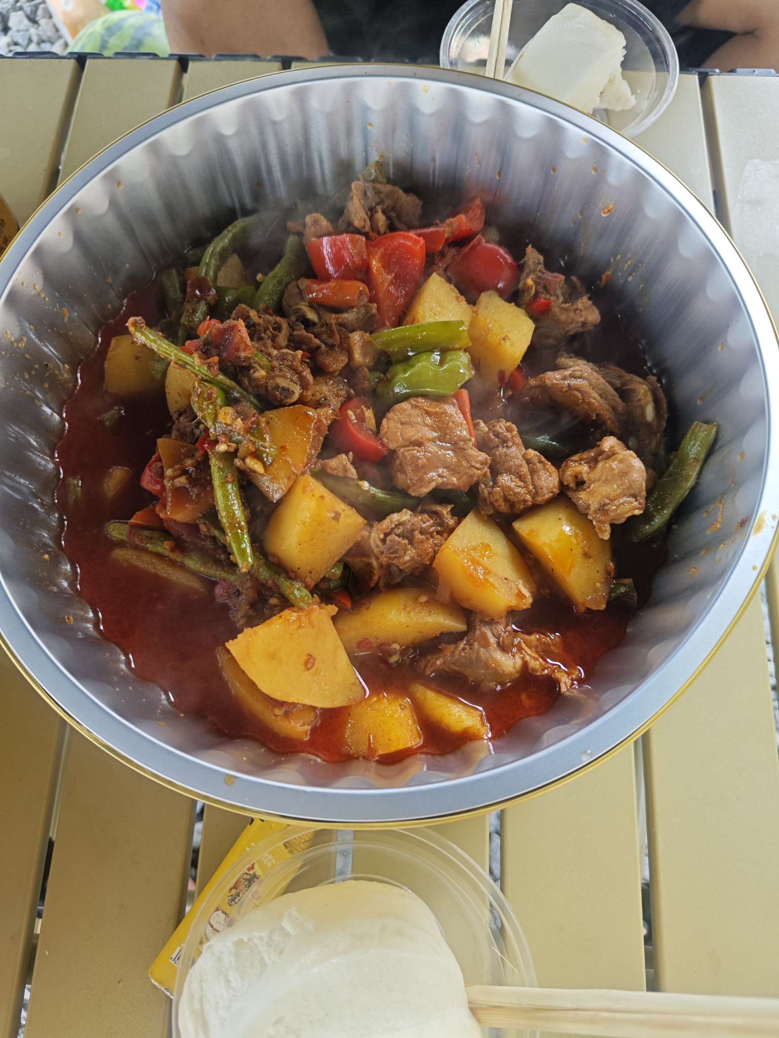 找露营搭子