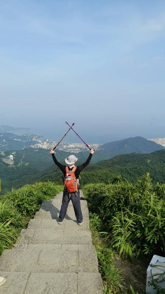 找爬山搭子