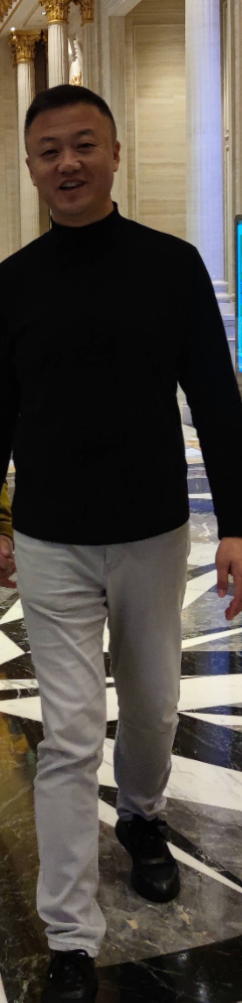 找羽毛球爬山搭子