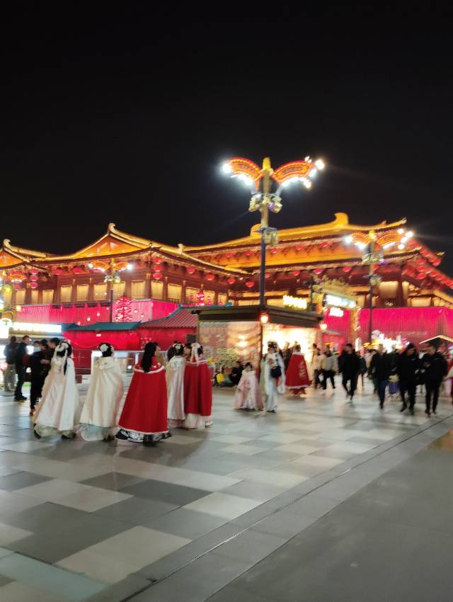 找吃喝玩乐搭子