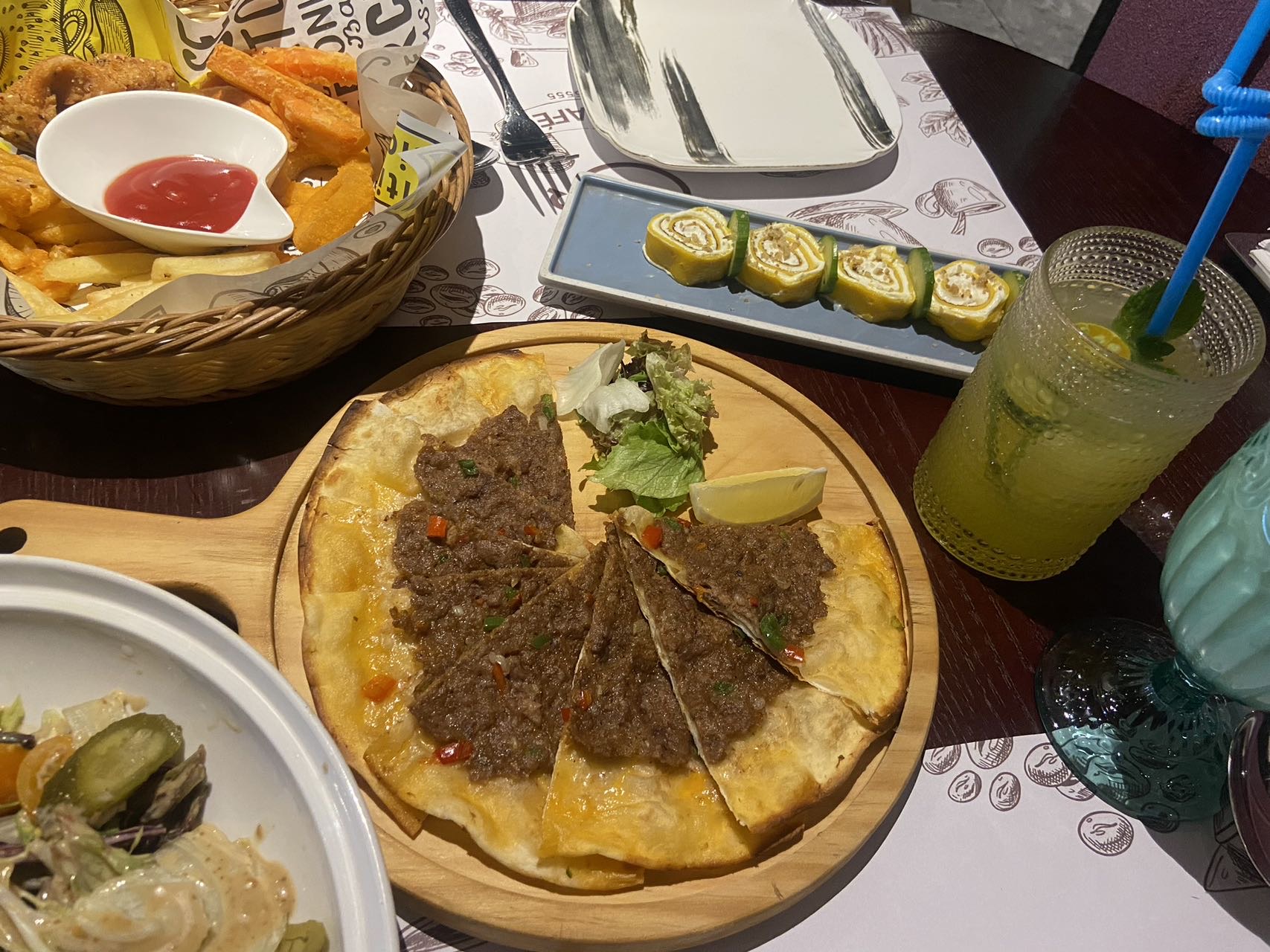 找吃饭散步搭子