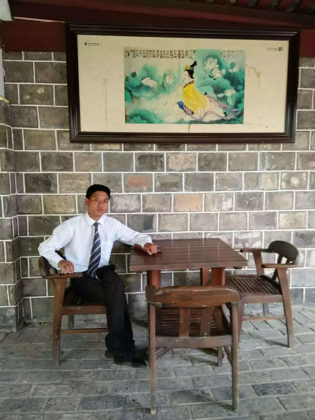 找性格开朗做事稳搭子