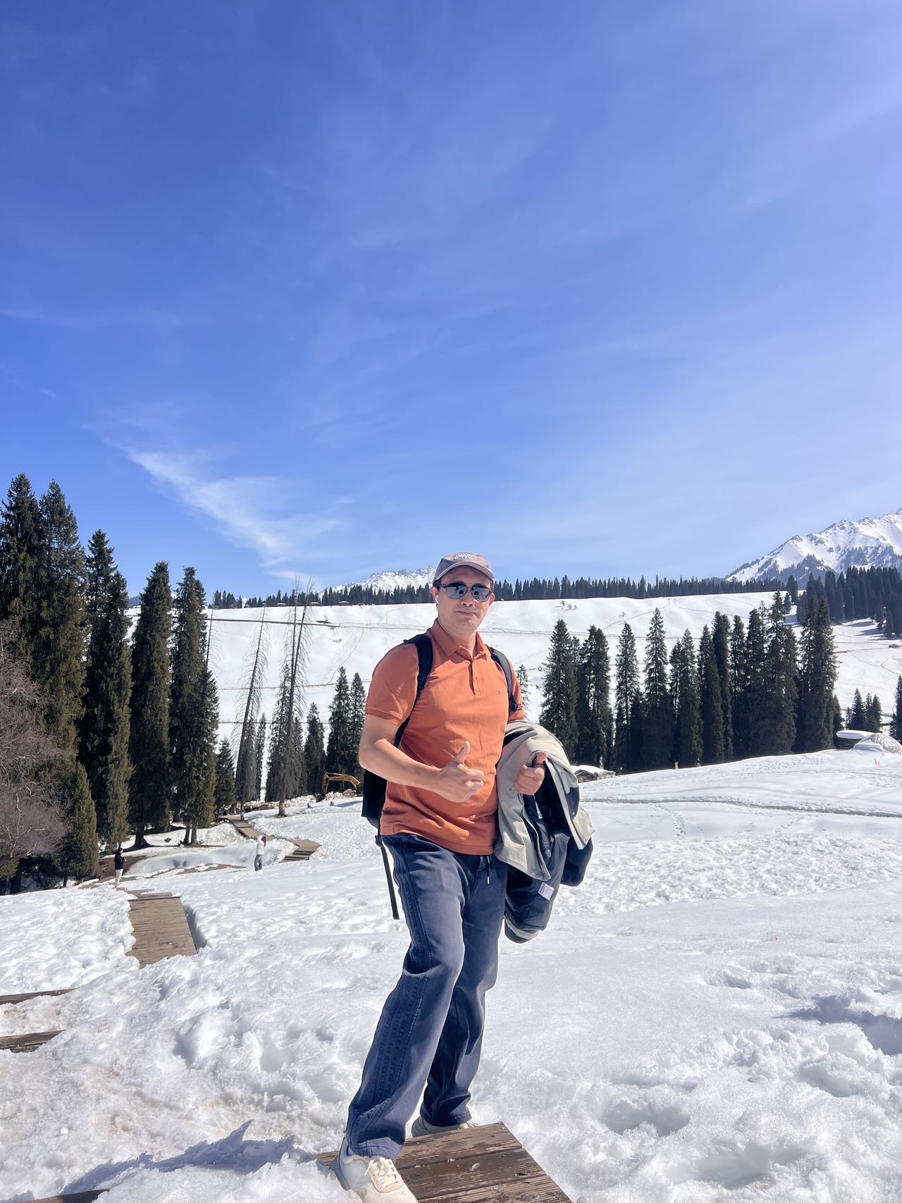 找爬山运动旅游搭子