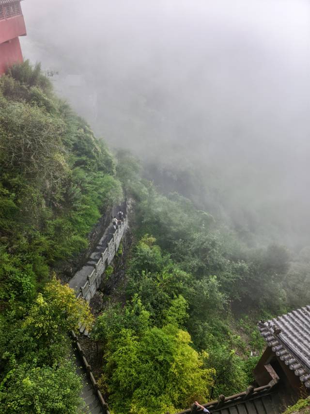 找爬山搭子