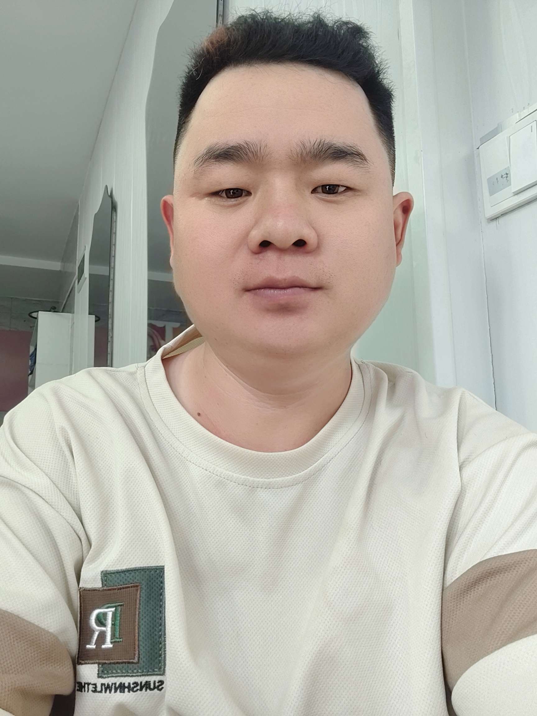 找吃饭唱歌逛街搭子