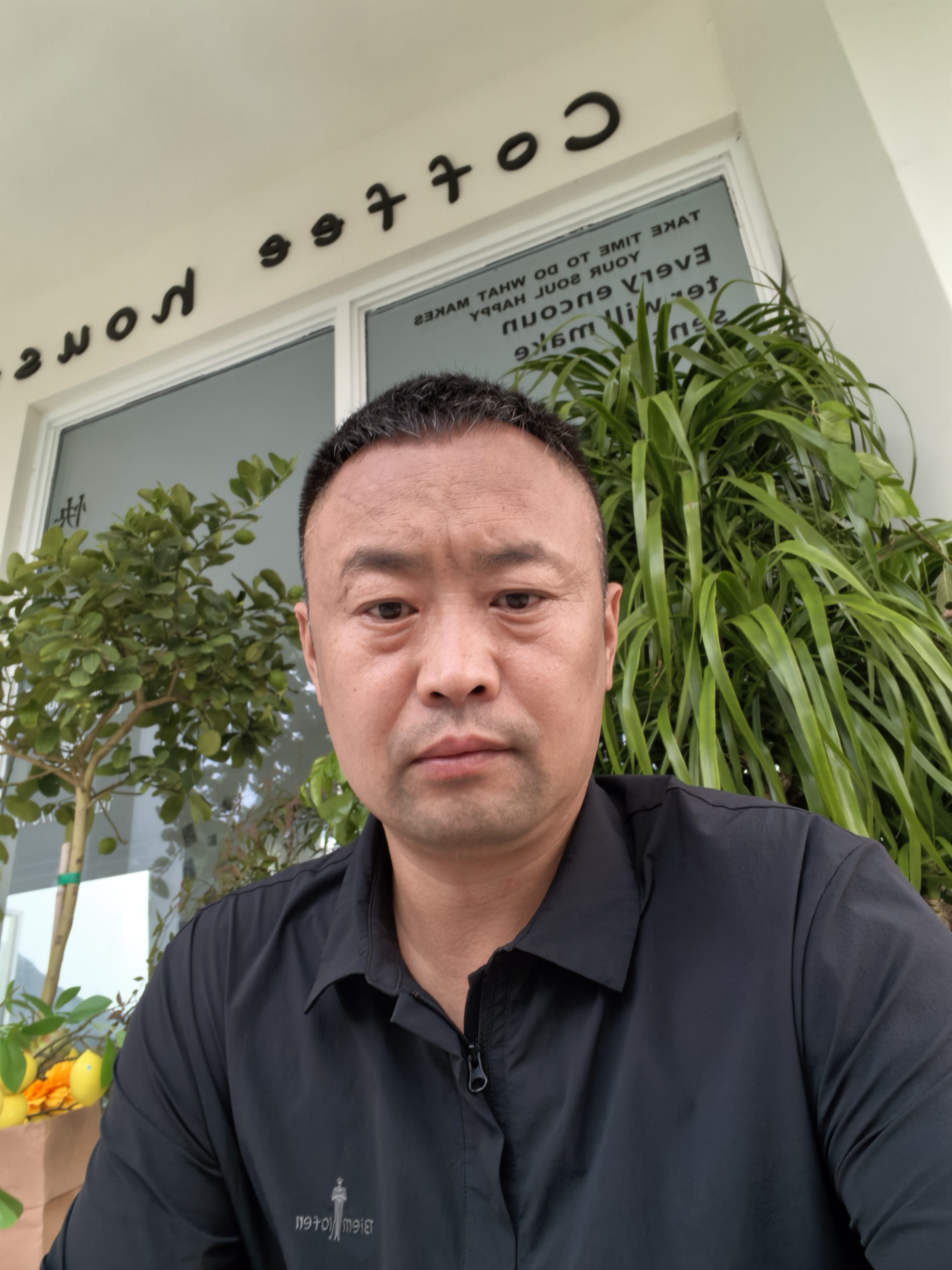 找吃饭聊天散散步搭子