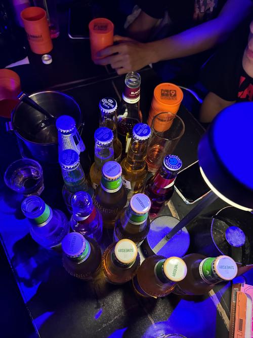 找酒吧搭子